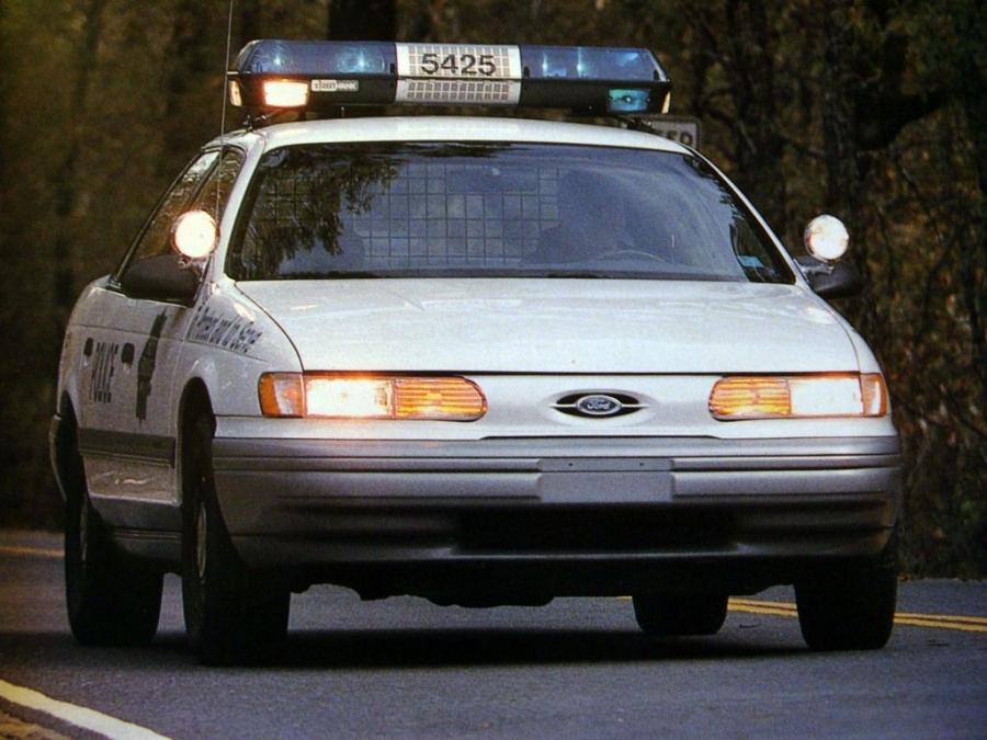 1992 Ford Taurus Police 002.jpg